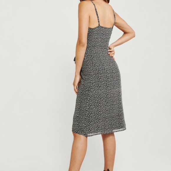 NWT Abercrombie & Fitch black floral wrap midi dress - Picture 3 of 5
